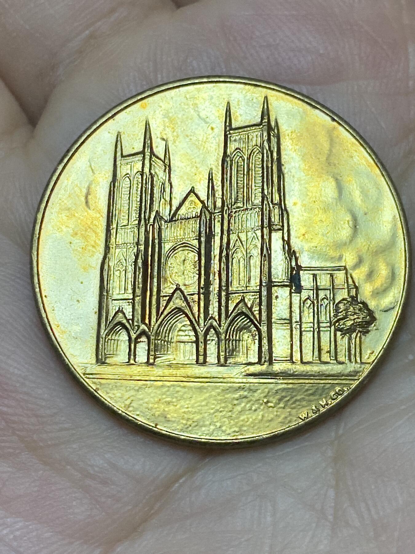 2026年第十场(总第一百七十九场）外国好品散币场(免佣金) 美国🇺🇸纪念章，直径31.8mm，重10.67克(纽约圣约翰神明大教堂朝圣纪念章，铜镀金材质)