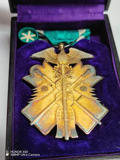 城南花开💐85场 - 六等金鴟鸟章带盒