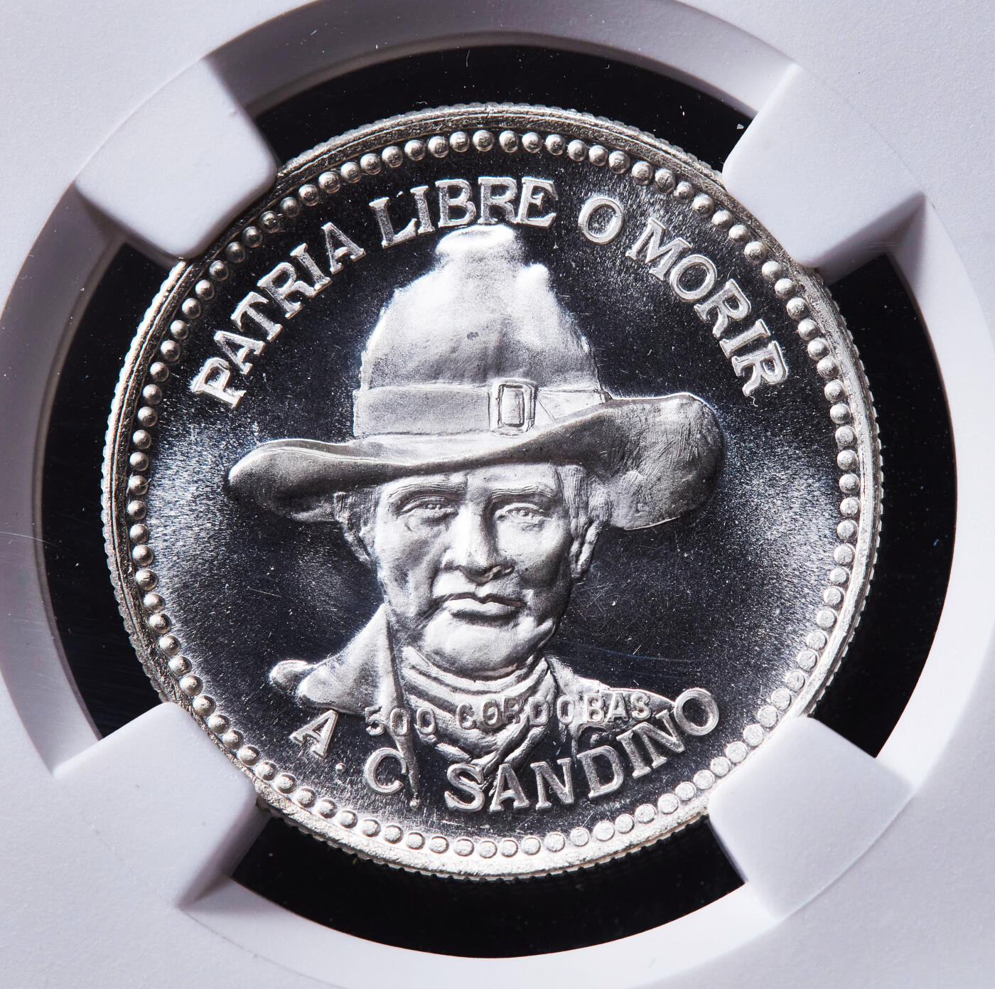 【俄甄集藏】“万象更新、马呈祥瑞”迎新春俄甄精品场-2026年(047)01-21 星期三 晚 19:30 全场包邮 尼加拉瓜1980年纪念革命胜利一周年民族英雄系列500科多巴精制银币3枚套，NGC PF65-67CAMEO，奥古斯托·塞萨尔·桑迪诺、里戈韦托·洛佩斯·佩雷斯、多巴斯·卡洛斯·丰塞卡，单枚重14克，925银，发行量均为7000枚，含纯银共38.85可