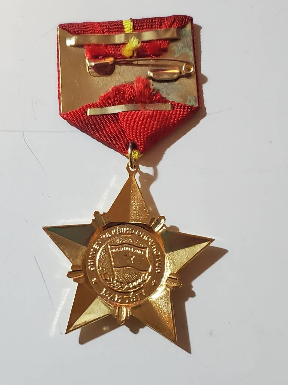 韵星假日拍卖第三十七期 -- Rimey Holidays Auction 37 越南社会主义共和国三级光荣战士奖章 铜镀金