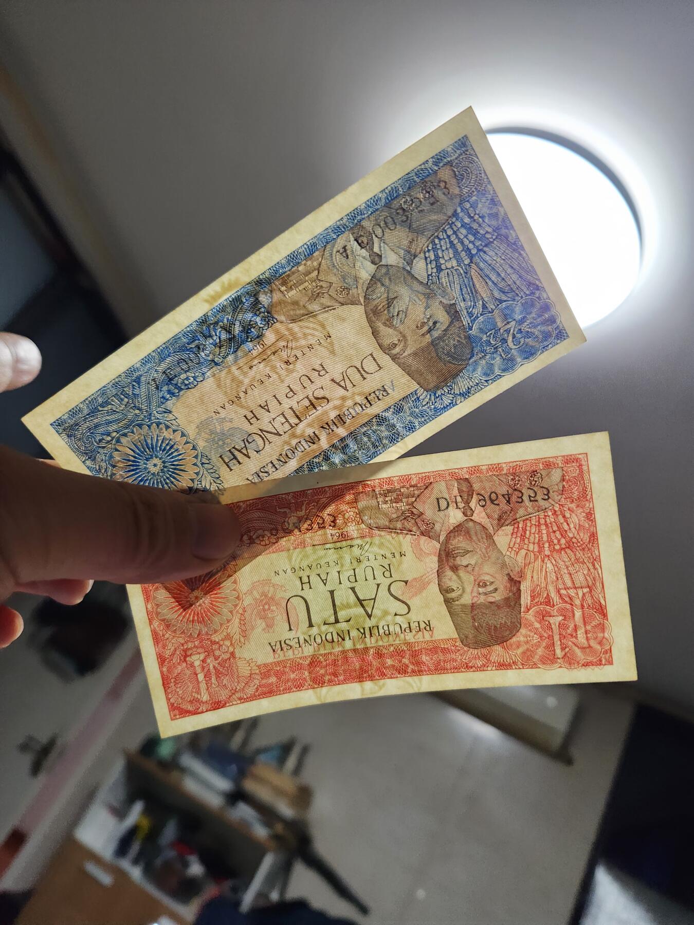 1月17号晚上8点 外国纸币自动截拍第8场 印度尼西亚1964年新品一对