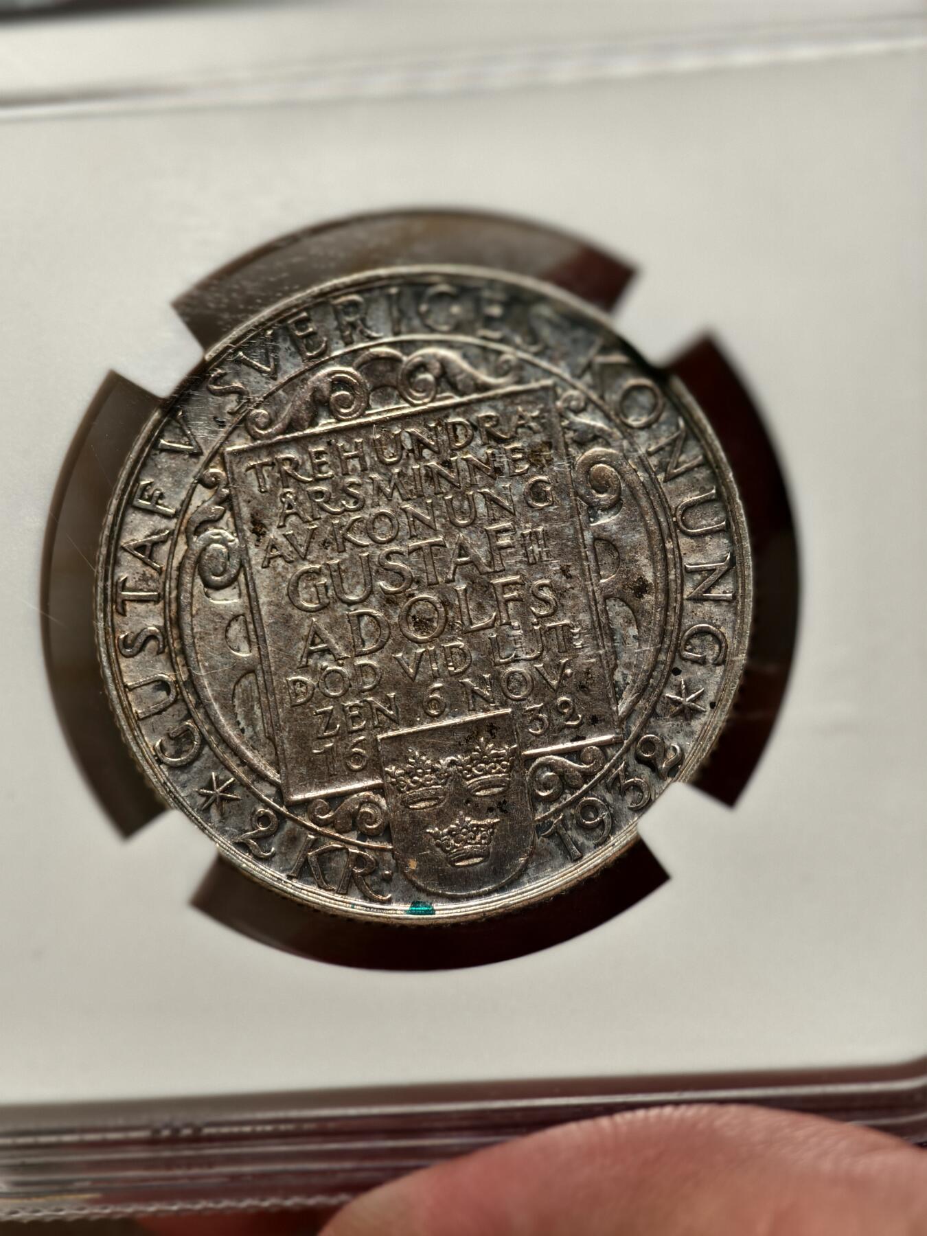 抚柳草堂-第九期章牌钱币（大寒专场） 奖章勋章限时免佣 满百包邮 放漏专场 1932瑞典古斯塔夫二世国王逝世300周年2克朗纪念银币 极重彩 厚包浆导致压分 Ngc ms62味道非常好