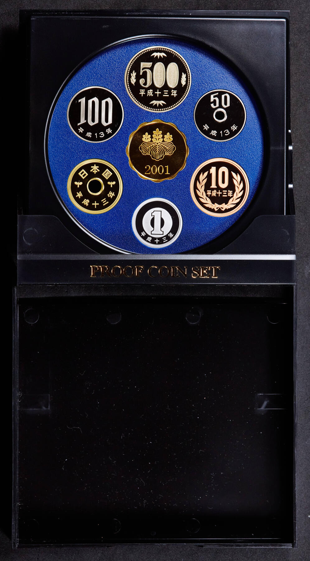 【俄甄集藏】“万象更新、马呈祥瑞”迎新春俄甄精品场-2026年(047)01-21 星期三 晚 19:30 全场包邮 日本1999-2001年1円-500円精制硬币封装7枚套，日本黑皮3套，全品