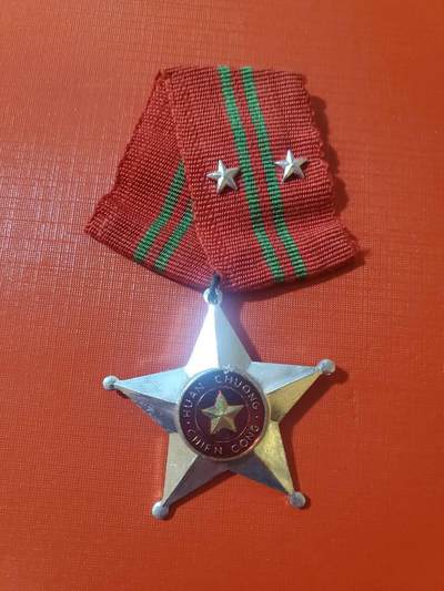 罗岚⭐爱藏⭐甄选专拍第四场-分享拍场赚佣（实体经营） - 越南社会主义共和国越中战争时期二级战功勋章 需要前线杀敌或者士官指挥战斗 好品