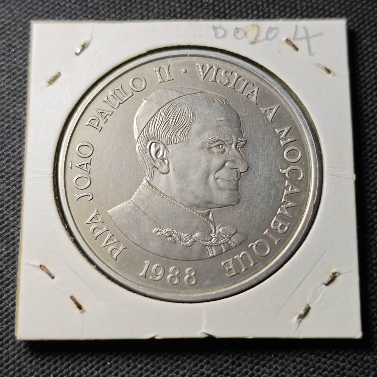KK钱币收藏小铺  第400期  百期特拍（四拍之四）2月预留时间 周末发货 1988年莫桑比克 教皇访问 1000梅蒂卡纪念币