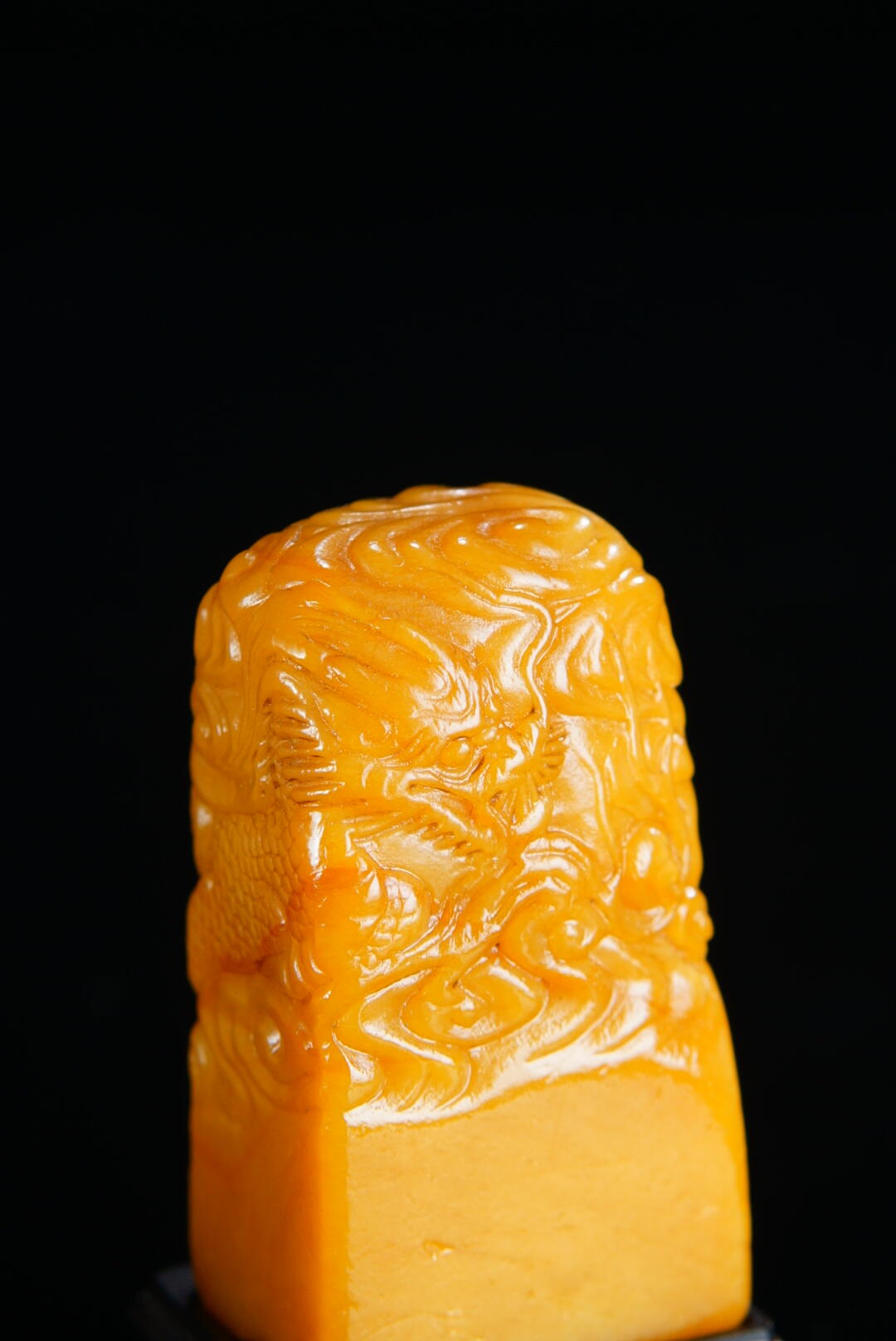 方寸藏珍·寿山田黄印章专场（二） 寿山田黄石《苍龙戏珠》钮章