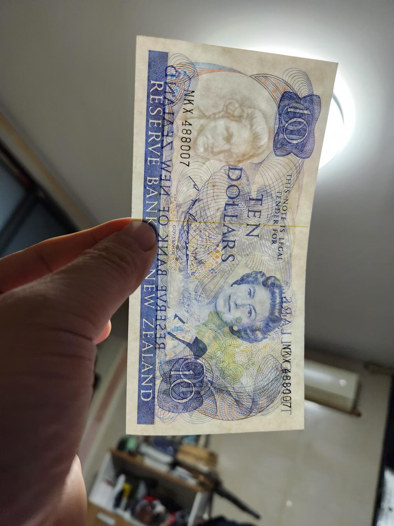 1月17号晚上8点 外国纸币自动截拍第8场 新西兰10极美品