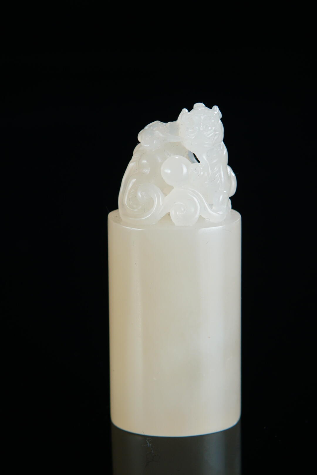 方寸藏珍·寿山田黄印章专场（二） 寿山荔枝洞石《瑞兽》钮章