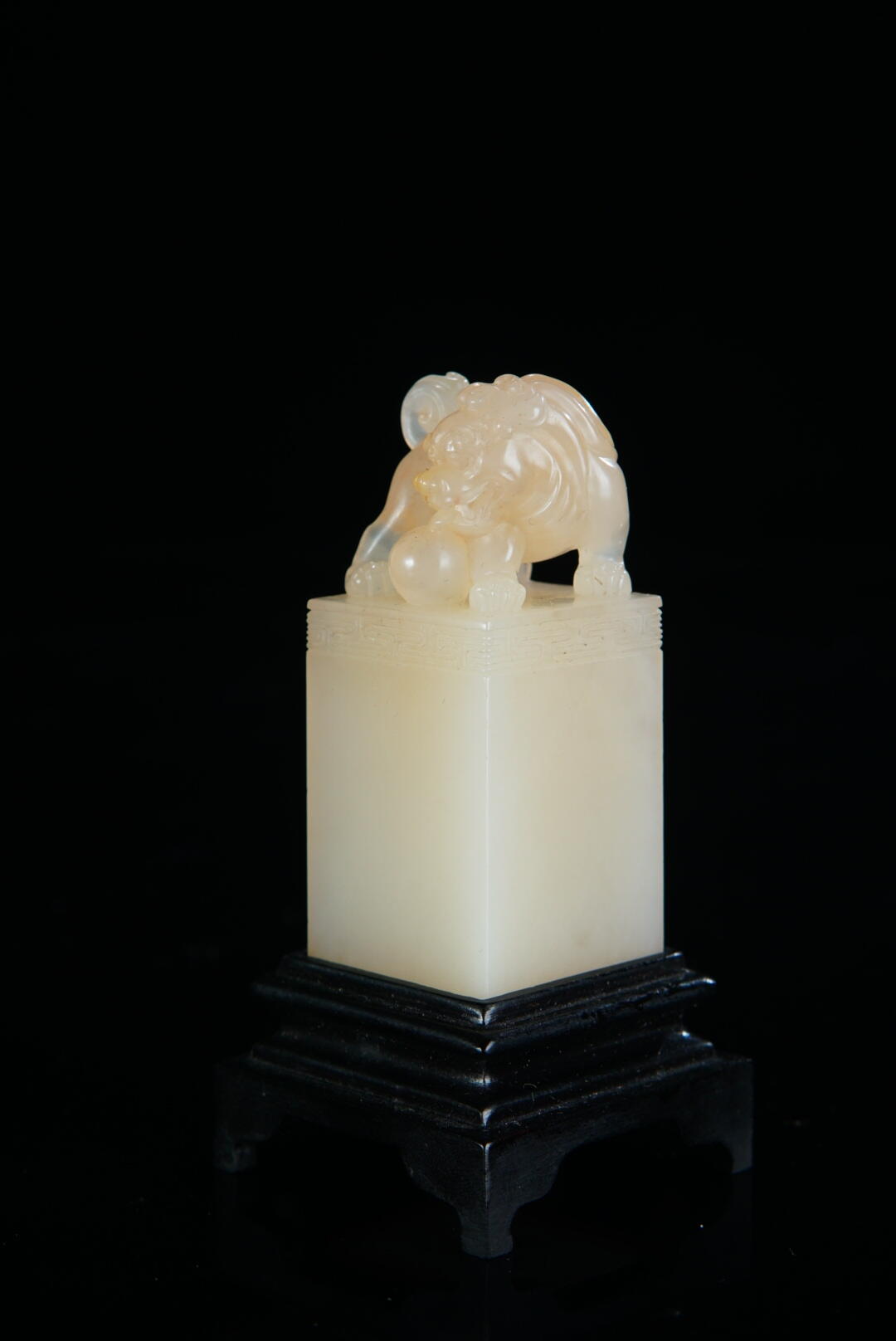 方寸藏珍·寿山田黄印章专场（二） 寿山荔枝洞石《招财进宝》钮章