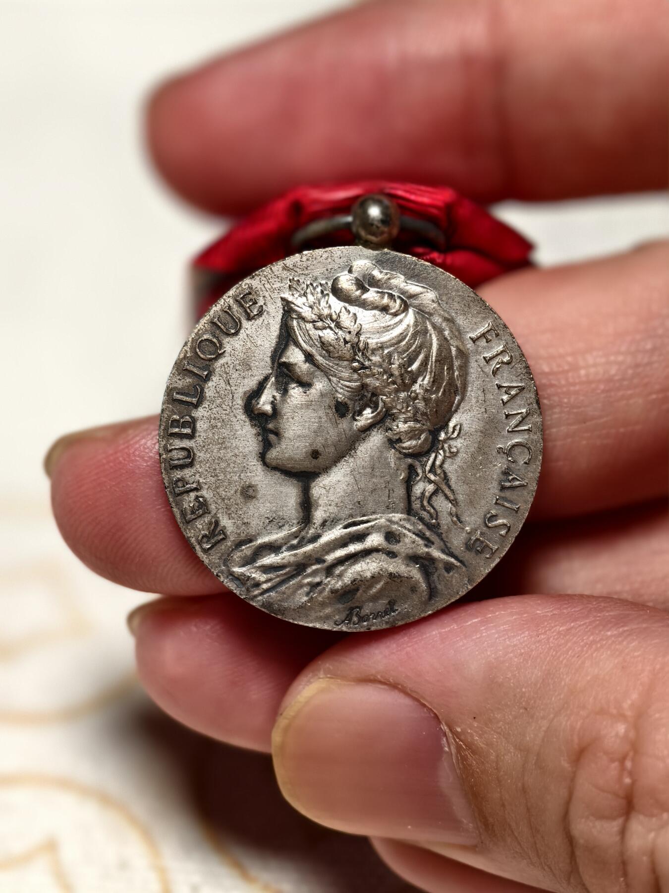 抚柳草堂-第九期章牌钱币（大寒专场） 奖章勋章限时免佣 满百包邮 放漏专场 1963法国银级劳工奖章   银质 950银带标 去掉绶带净重9.8g