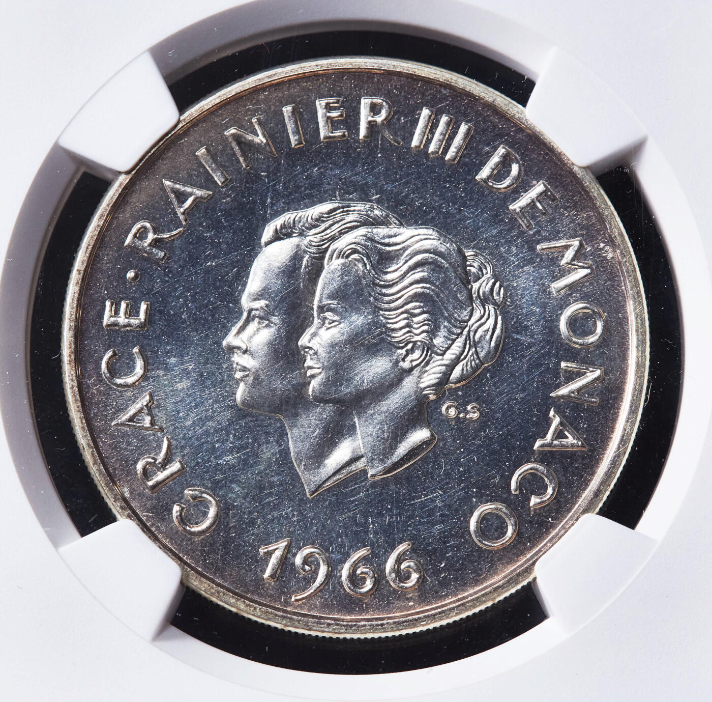 【俄甄集藏】“万象更新、马呈祥瑞”迎新春俄甄精品场-2026年(047)01-21 星期三 晚 19:30 全场包邮 摩纳哥1966年兰尼埃三世亲王结婚十周年5法郎精制银质样币，NGC PF65，重25克，900银，发行量只有1000枚