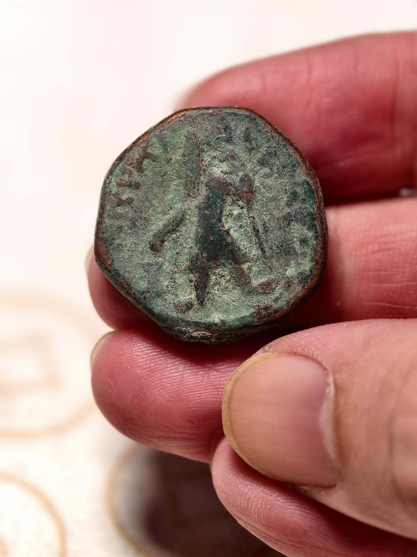 抚柳草堂-第九期章牌钱币（大寒专场） 奖章勋章限时免佣 满百包邮 放漏专场 公元127-151  贵霜王朝迦腻色迦一世 打制大铜币 非常厚重16.7g 重要的丝路币重