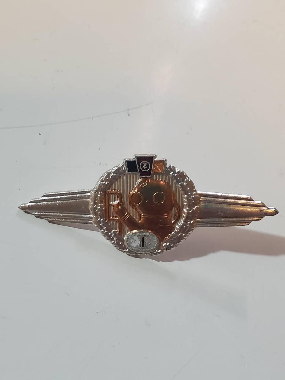 韵星假日拍卖第三十七期 -- Rimey Holidays Auction 37 民主德国一级1960版本一级潜水员特种部队技能章 最稀少的证章之一 转轮版本