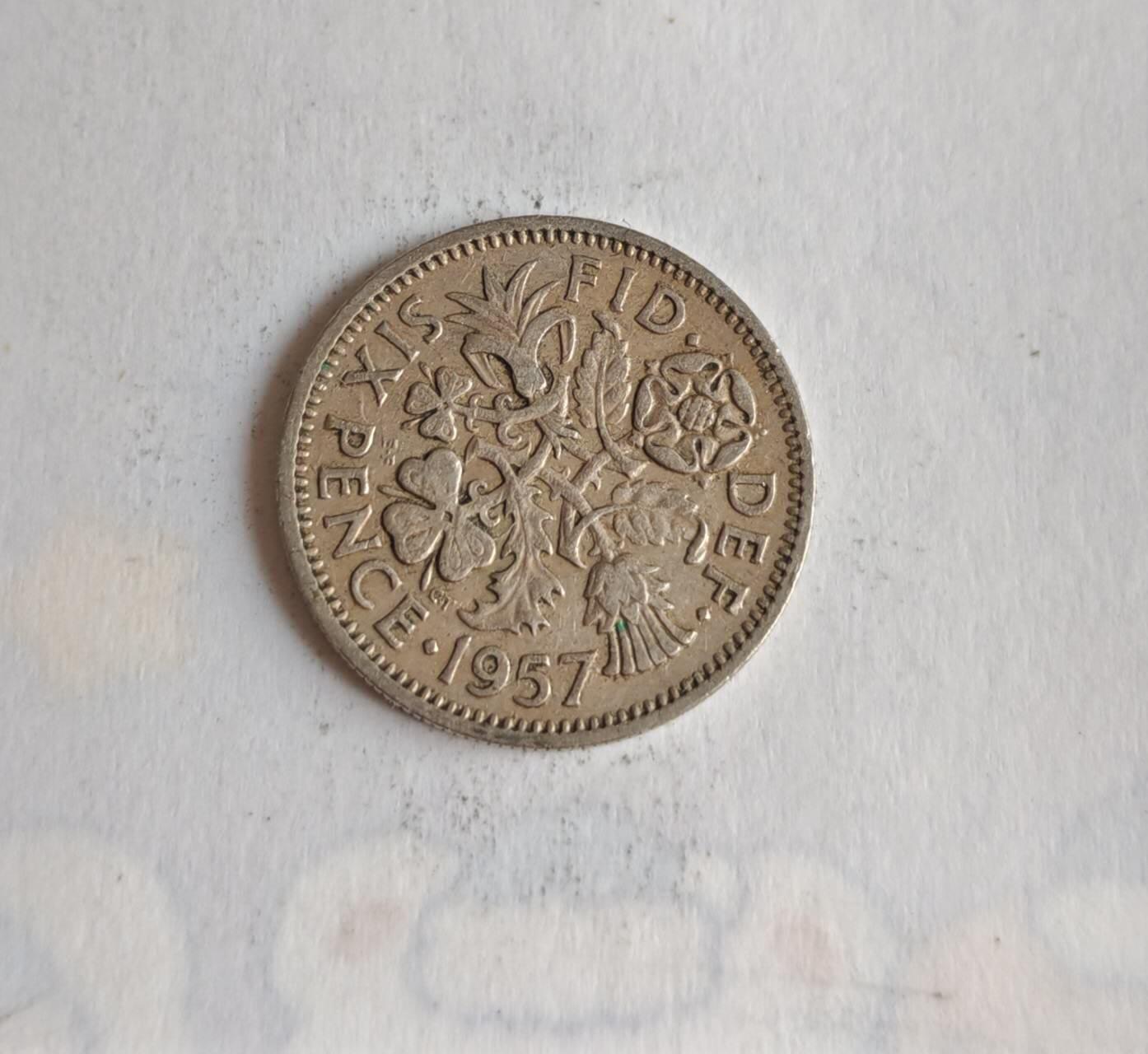 外国硬币  这是一枚1957年英国6便士（Sixpence）硬币