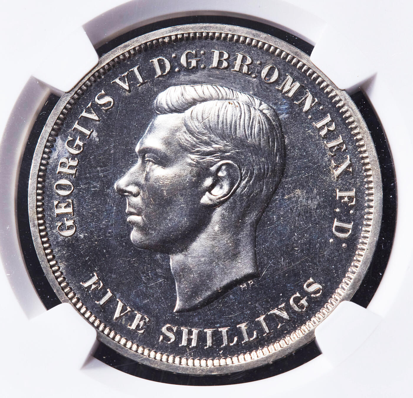 【俄甄集藏】“万象更新、马呈祥瑞”迎新春俄甄精品场-2026年(047)01-21 星期三 晚 19:30 全场包邮 英国1951年乔治五世马剑1克朗纪念币，NGC PL65，类精制底板，转光品相