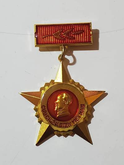 韵星假日拍卖第三十七期 -- Rimey Holidays Auction 37 - 越南社会主义共和国退伍军人证/奖章 官方证章 国防部颁发