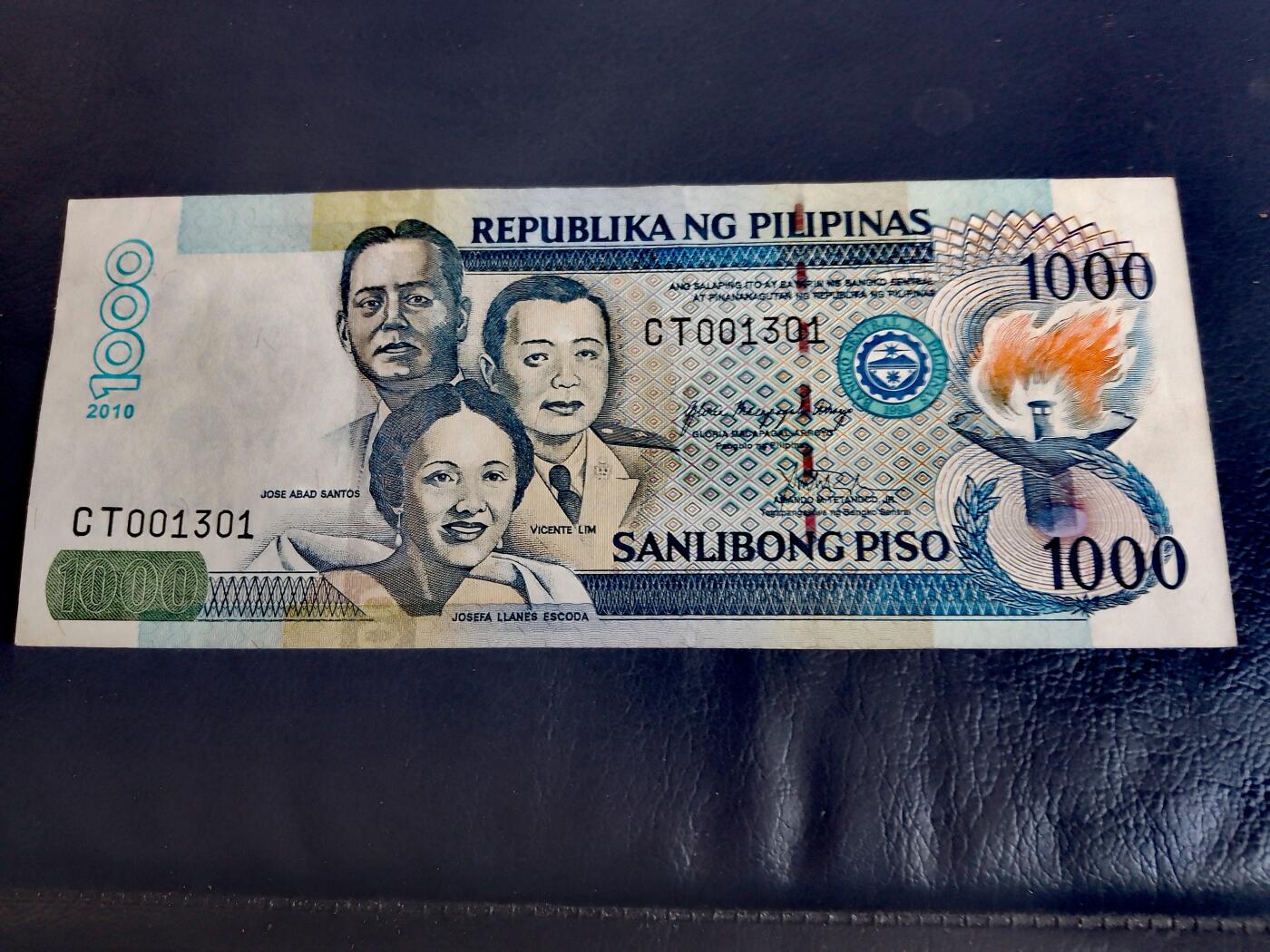 近全新菲律宾2010年1000比索“数三”兼“纯小数”兼永恒序列号靓品纸币