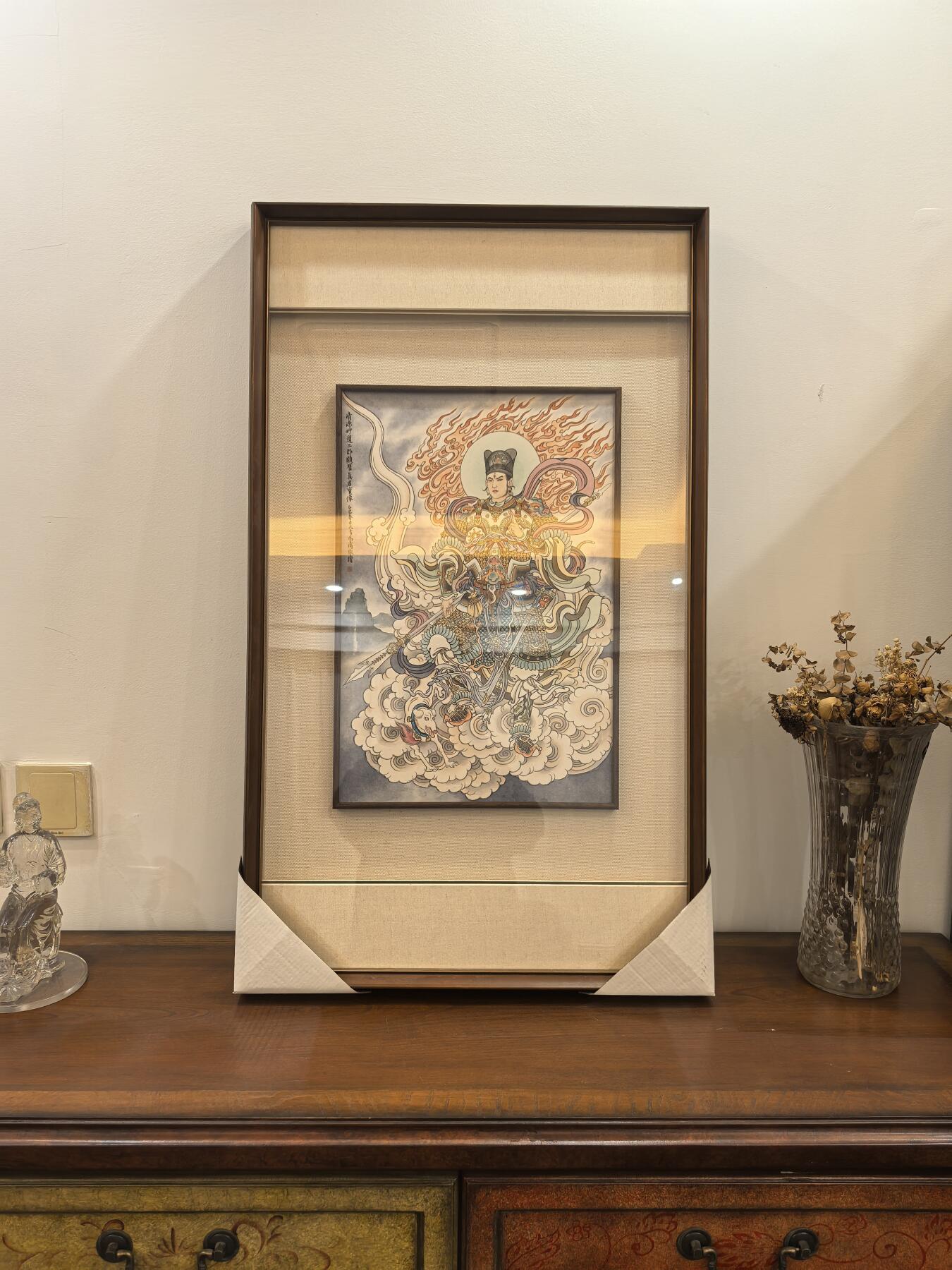 白泽拍卖卡牌手绘专场第31期（岁寒知松柏 春意已可期） 2025 冯涛手绘画 二郎神杨戬 已装裱 尺寸：内30.5cm*45cm 外39cm*83cm  冯涛亲签