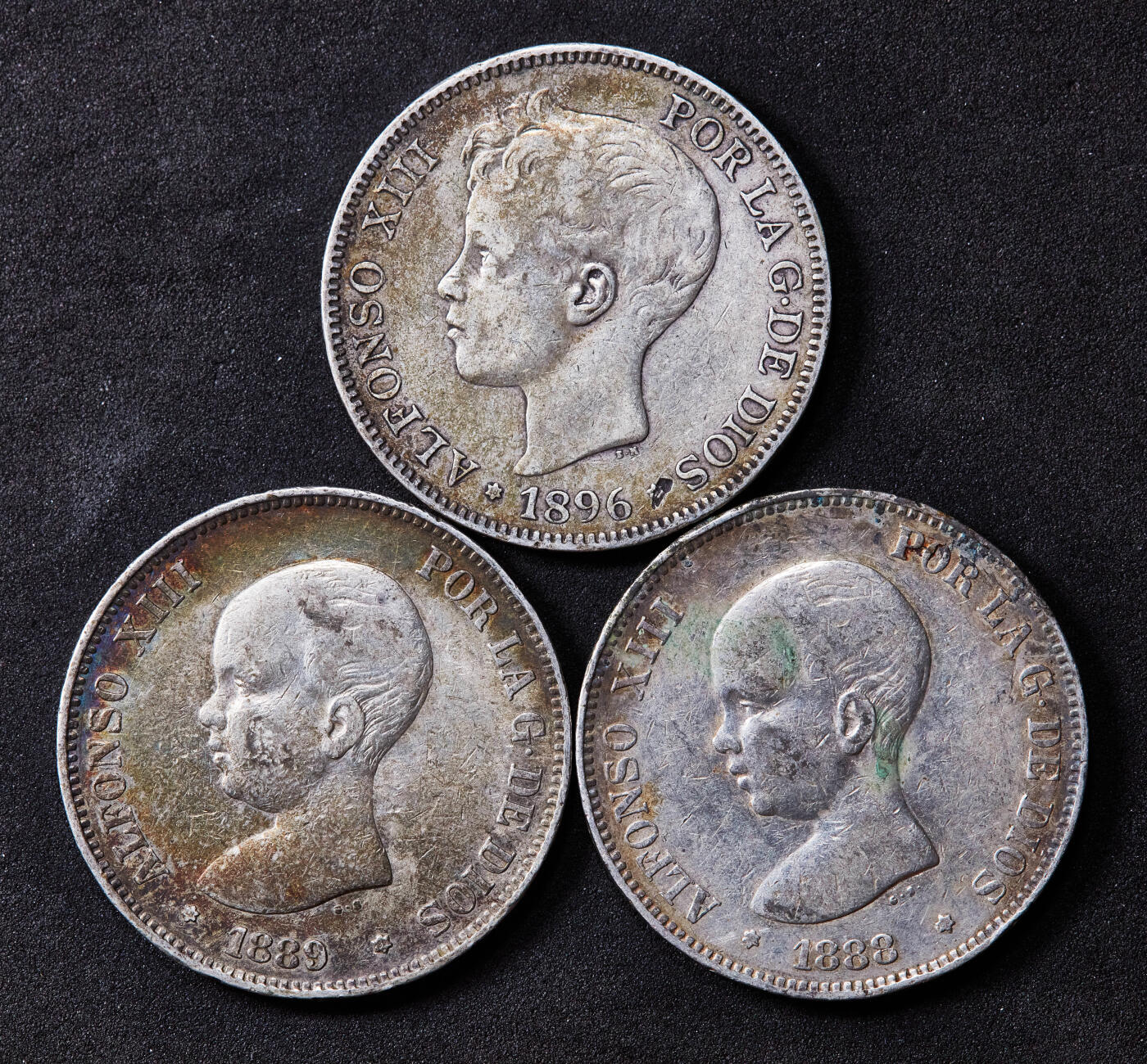 【俄甄集藏】“万象更新、马呈祥瑞”迎新春俄甄精品场-2026年(047)01-21 星期三 晚 19:30 全场包邮 西班牙1888-1896年阿方索十三世小孩头5比塞塔大银币3枚一组，原味老包浆