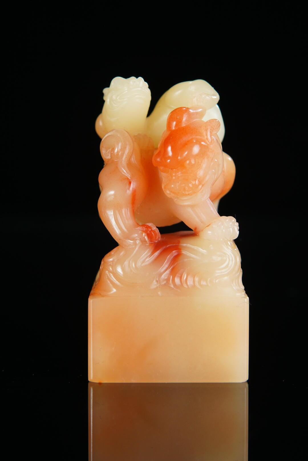 方寸藏珍·寿山田黄印章专场（一） 寿山三彩芙蓉石《携子上朝》钮章