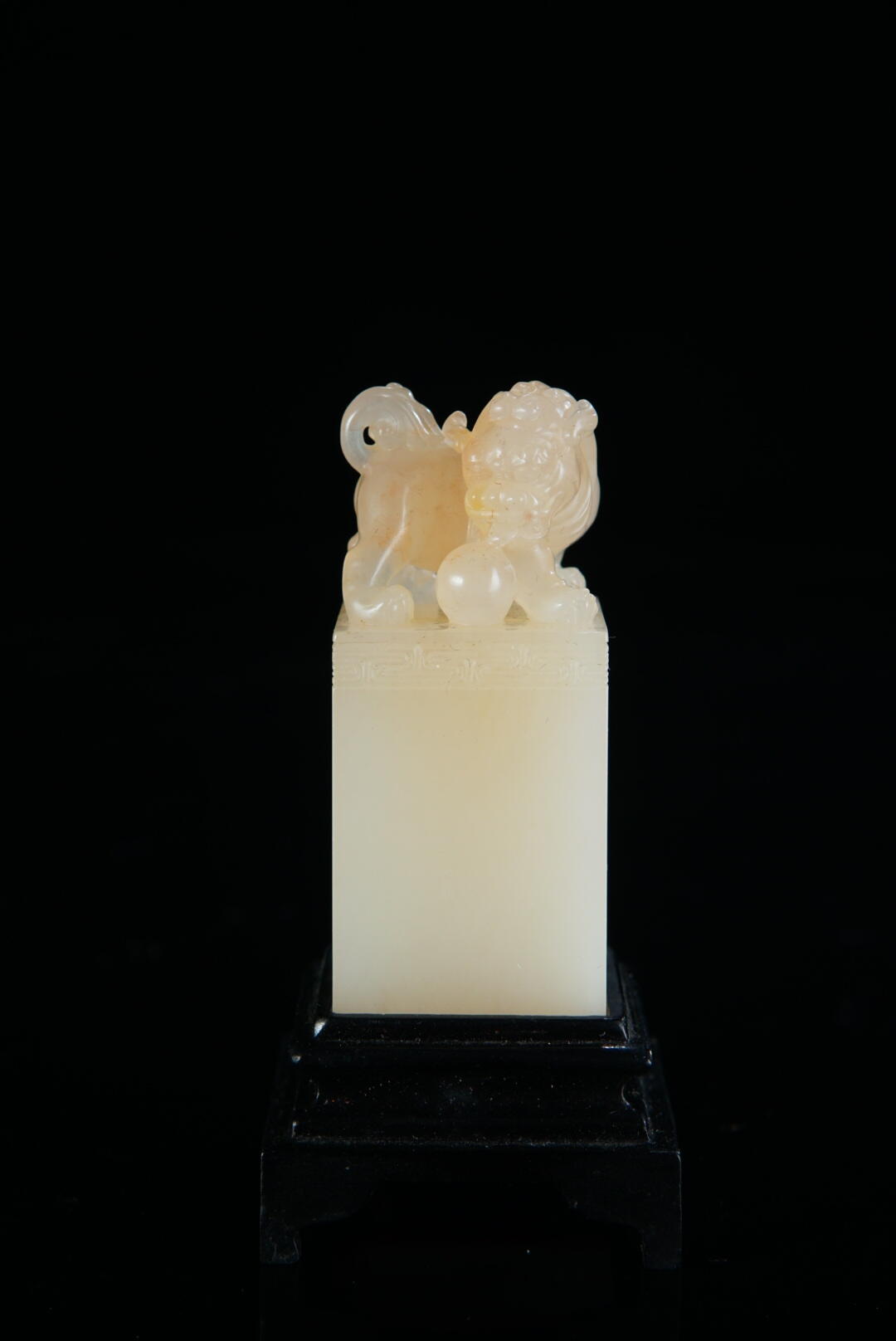 方寸藏珍·寿山田黄印章专场（二） 寿山荔枝洞石《招财进宝》钮章