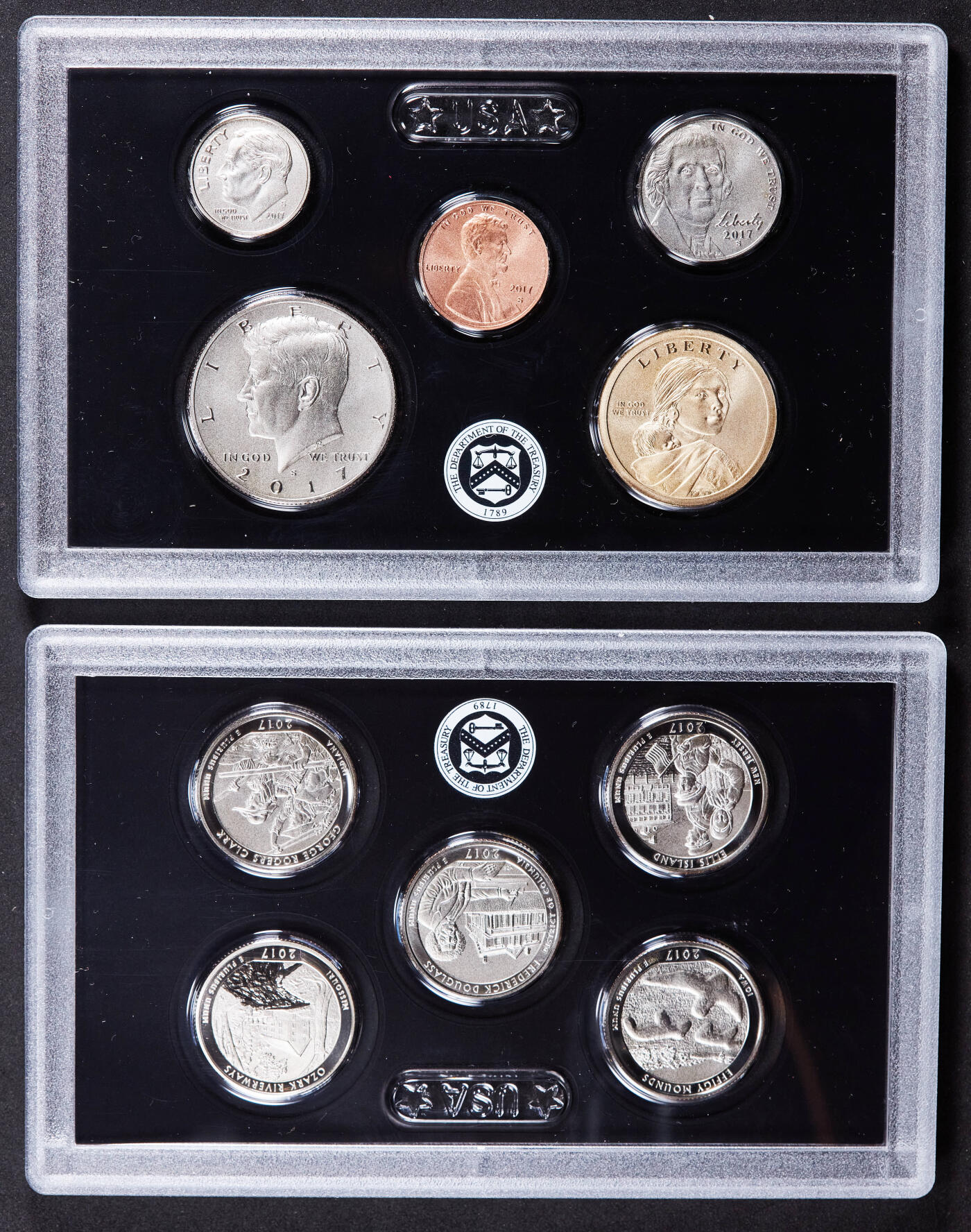 【俄甄集藏】“万象更新、马呈祥瑞”迎新春俄甄精品场-2026年(047)01-21 星期三 晚 19:30 全场包邮 美国2017年财政部发行纪念美国造币厂成立225周年全新纪念硬币10枚套，原盒封装