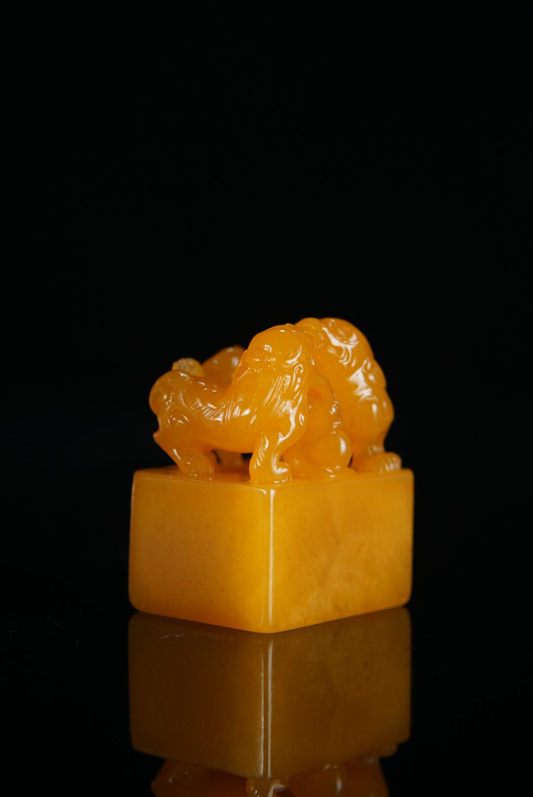 方寸藏珍·寿山田黄印章专场（一） 寿山田黄石《双螭戏球》钮章