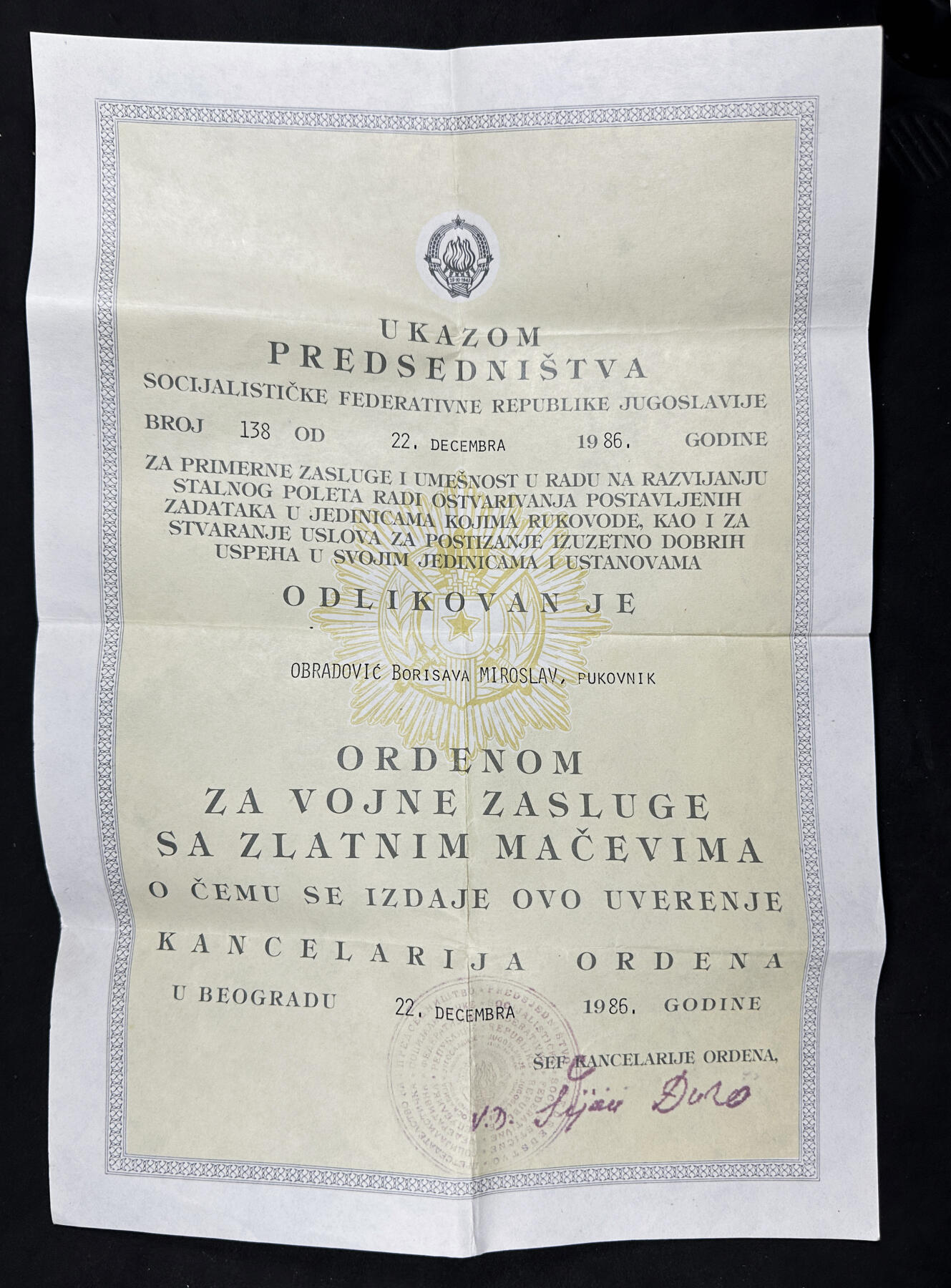 【俄甄集藏】“万象更新、马呈祥瑞”迎新春俄甄精品场-2026年(047)01-21 星期三 晚 19:30 全场包邮 南斯拉夫二级军事功勋勋章，原盒带证，银质珐琅局部镀金，全品，五火炬版，直径：65mm，重量：62.83克，900银