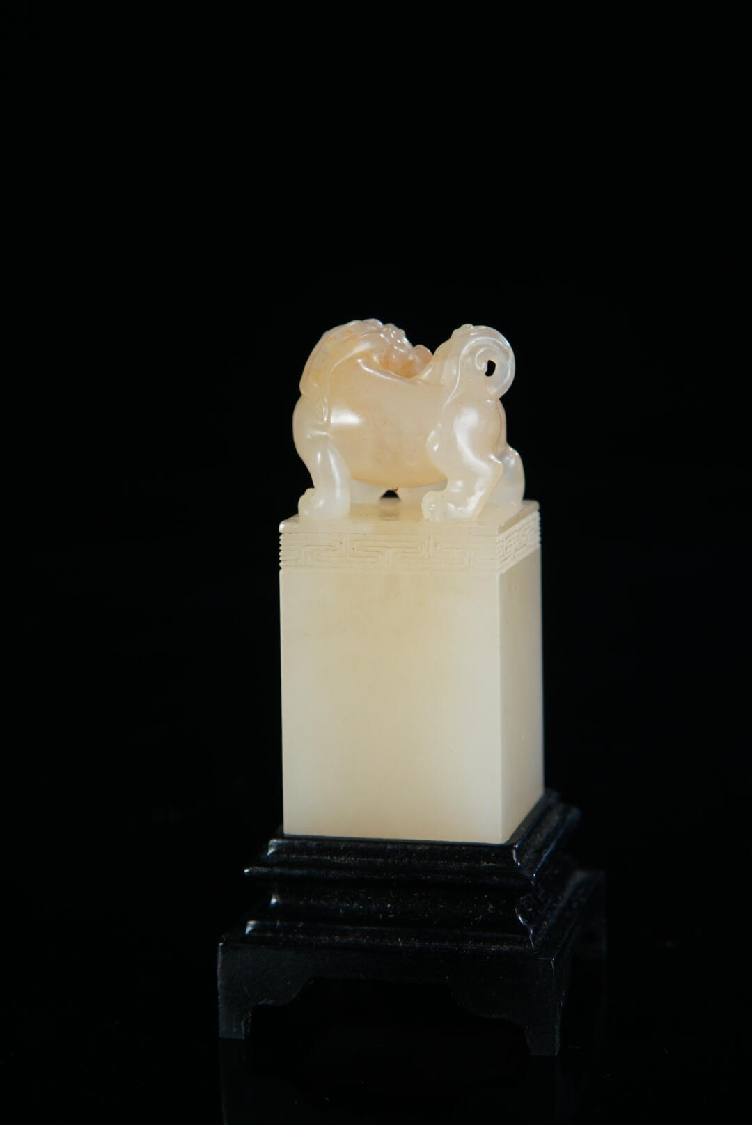 方寸藏珍·寿山田黄印章专场（二） 寿山荔枝洞石《招财进宝》钮章