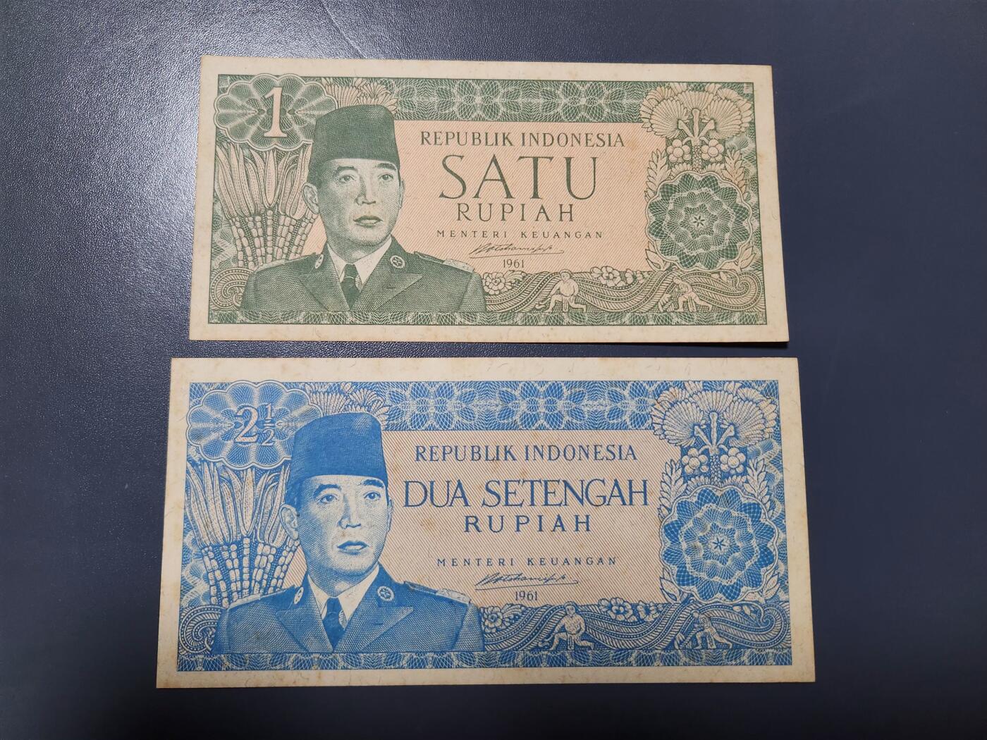 1月17号晚上8点 外国纸币自动截拍第8场 印度尼西亚1961年新品微黄一对。极少