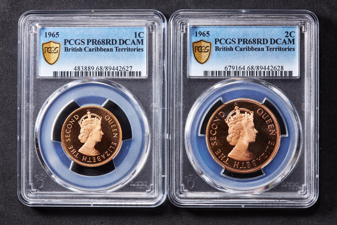 【俄甄集藏】“万象更新、马呈祥瑞”迎新春俄甄精品场-2026年(047)01-21 星期三 晚 19:30 全场包邮 英属东加勒比地区1965年伊丽莎白二世1、2分精制铜币2枚一对，PCGS PR68RD DC，高分难得