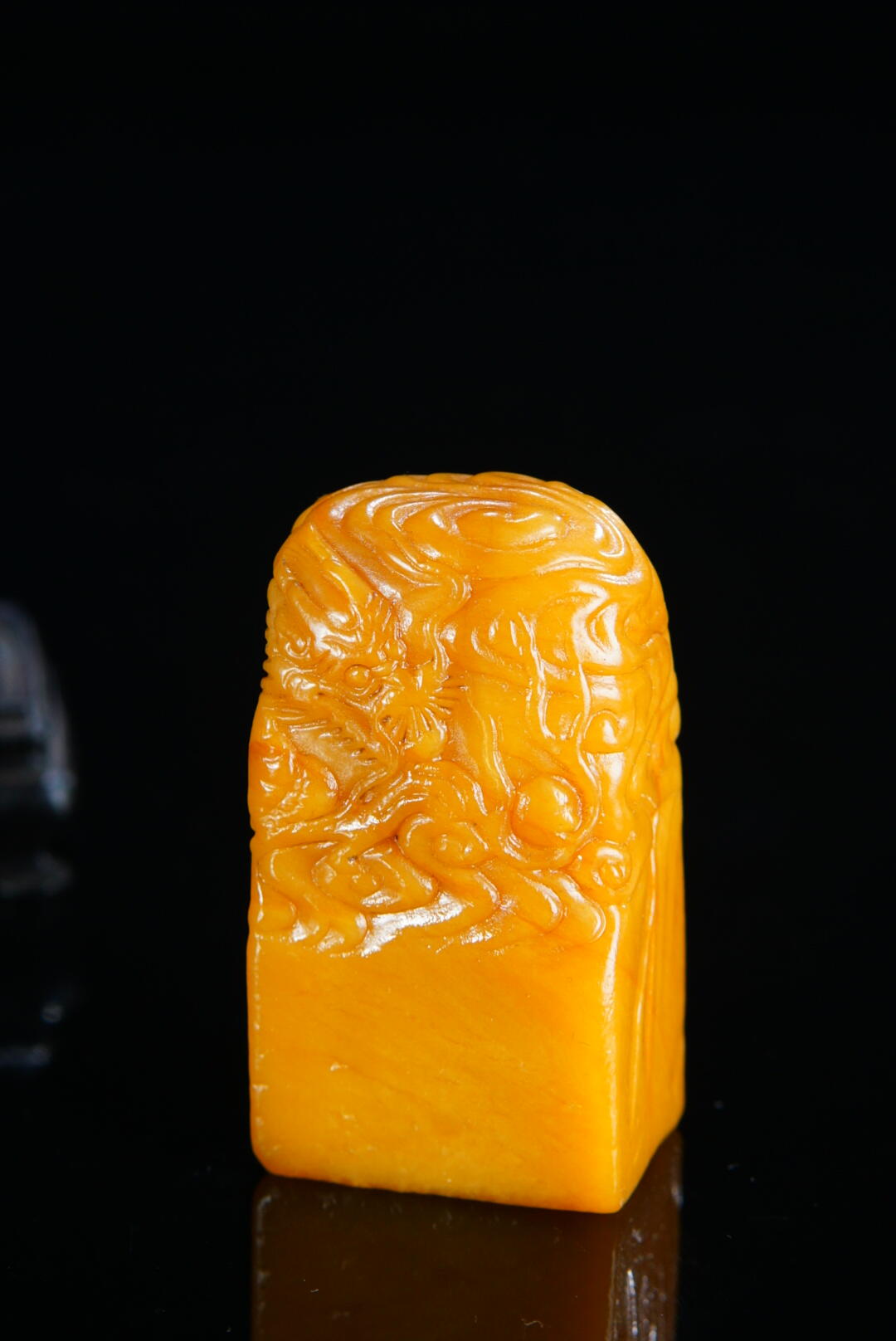 方寸藏珍·寿山田黄印章专场（二） 寿山田黄石《苍龙戏珠》钮章