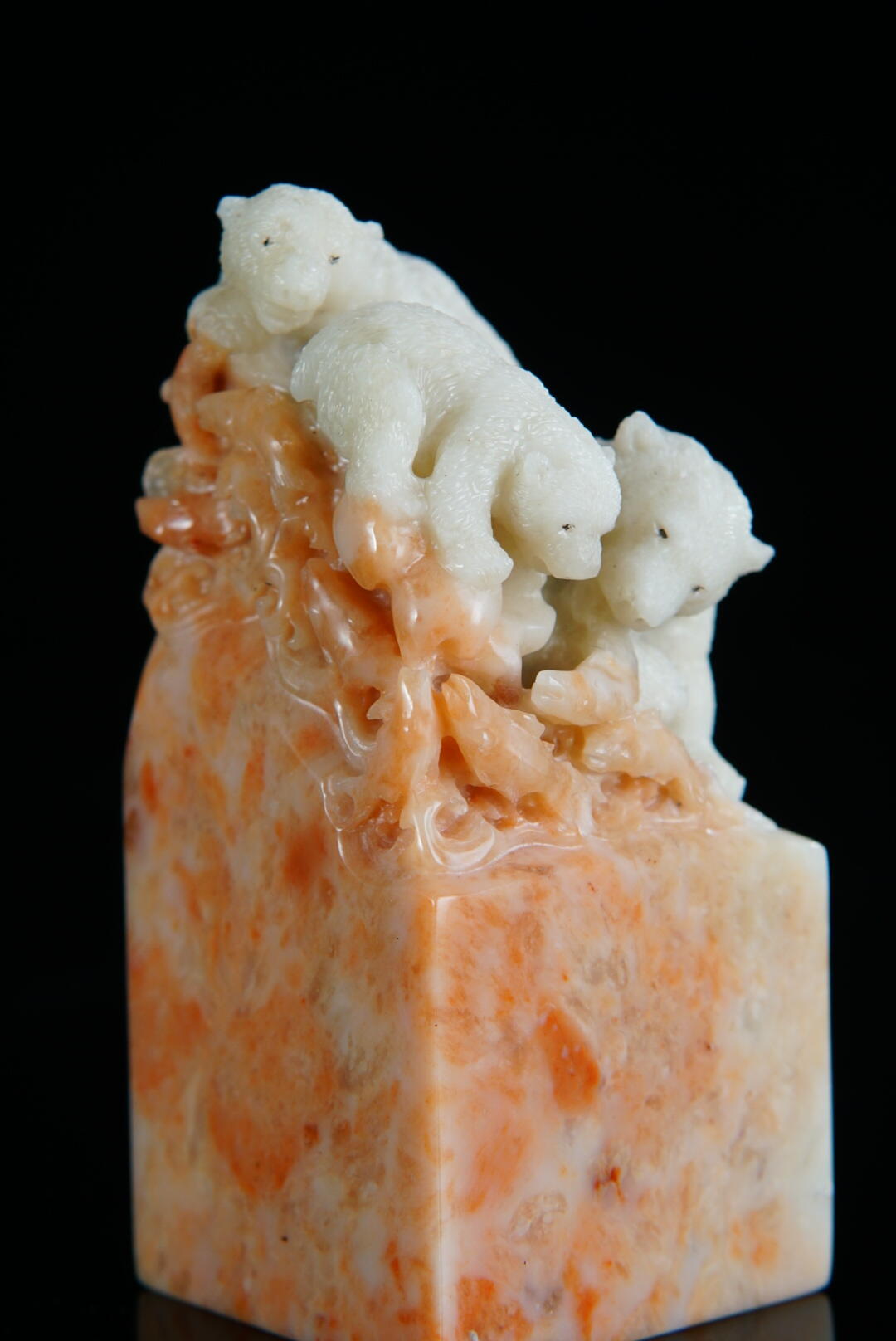 方寸藏珍·寿山田黄印章专场（二） 寿山旗降石《寒冬一霸》钮章