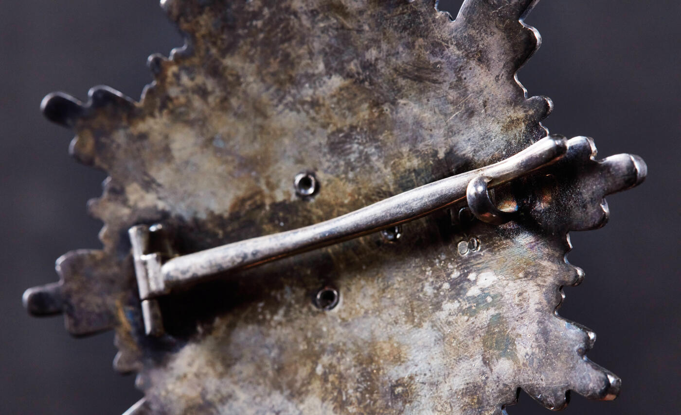 【俄甄集藏】“万象更新、马呈祥瑞”迎新春俄甄精品场-2026年(047)01-21 星期三 晚 19:30 全场包邮 南斯拉夫1947年版一级国旗勋章，银质局部镀金珐琅，高等级，稀有，共发型1321枚，直径：80mm，重量：92.85克