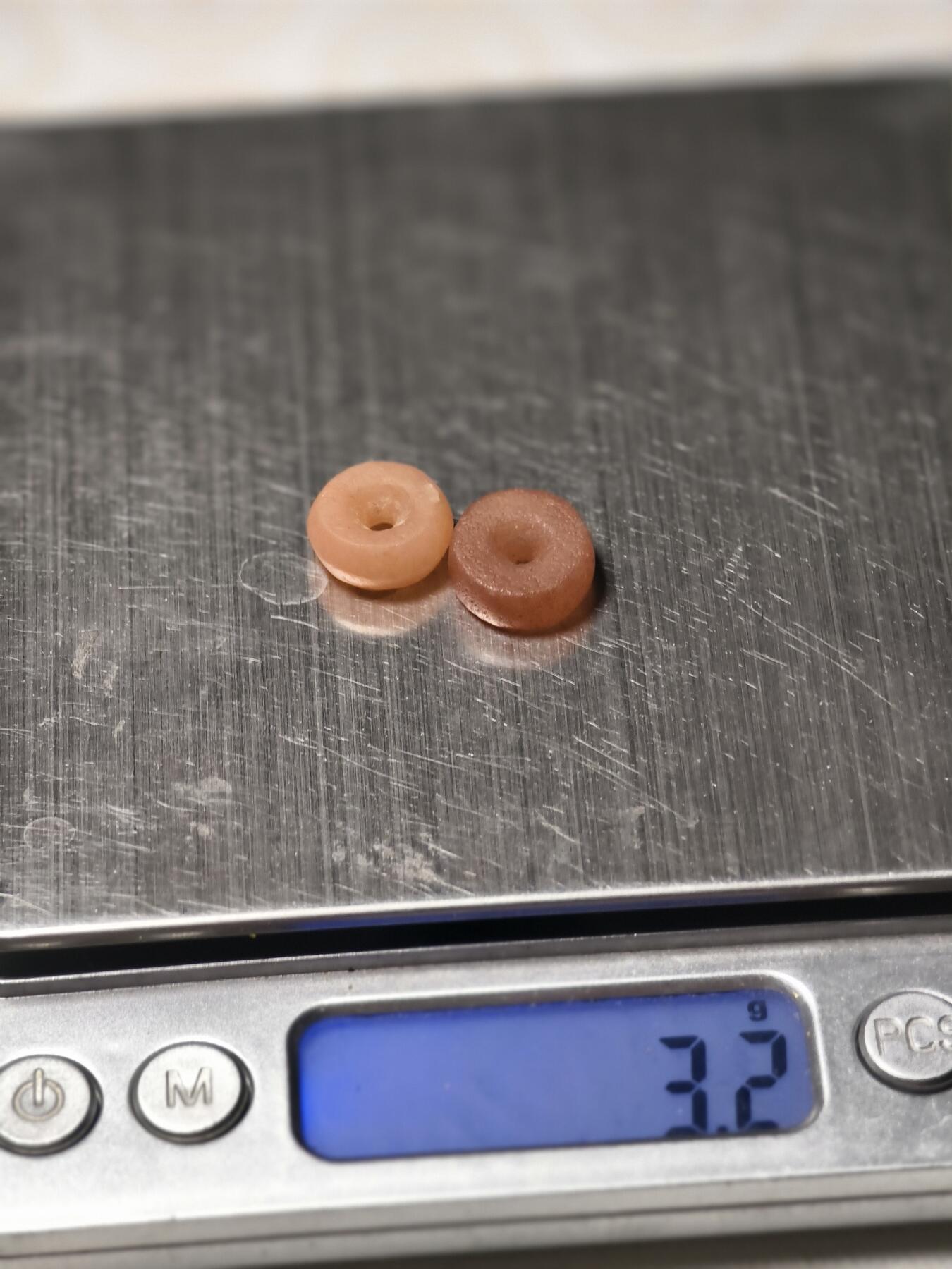 抚柳草堂-第九期章牌钱币（大寒专场） 奖章勋章限时免佣 满百包邮 放漏专场 新石器时代 研磨类水晶石英质古珠一对 总重3.2g 直径13mm左右 永久保真