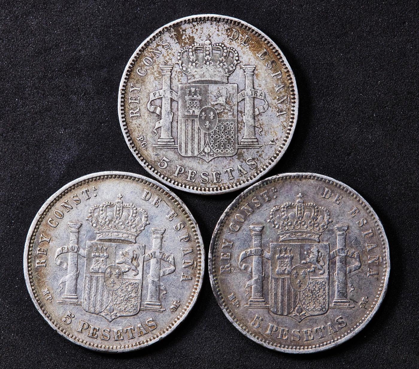 【俄甄集藏】“万象更新、马呈祥瑞”迎新春俄甄精品场-2026年(047)01-21 星期三 晚 19:30 全场包邮 西班牙1888-1896年阿方索十三世小孩头5比塞塔大银币3枚一组，原味老包浆