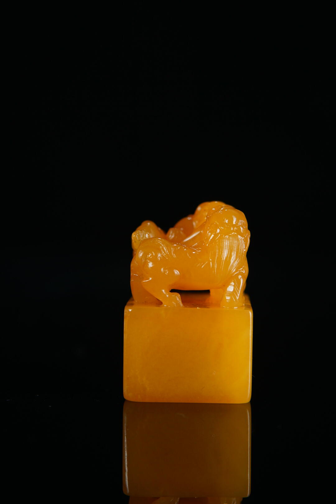 方寸藏珍·寿山田黄印章专场（一） 寿山田黄石《双螭戏球》钮章