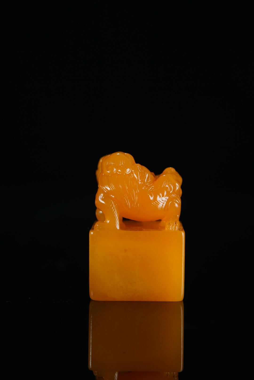 方寸藏珍·寿山田黄印章专场（一） 寿山田黄石《双螭戏球》钮章