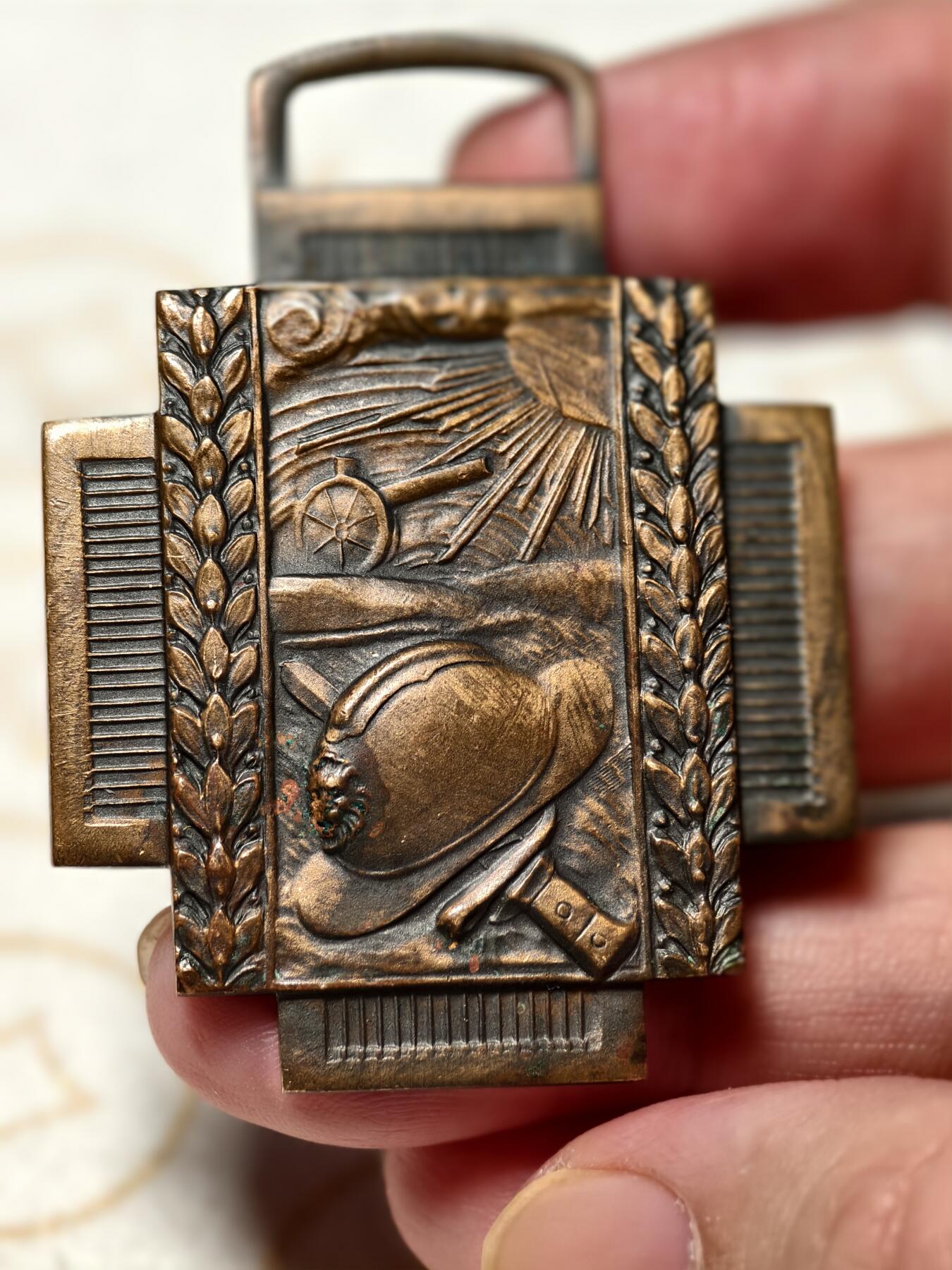 抚柳草堂-第九期章牌钱币（大寒专场） 奖章勋章限时免佣 满百包邮 放漏专场 1918比利时一战炮火十字奖章  非常有设计感的一枚奖章