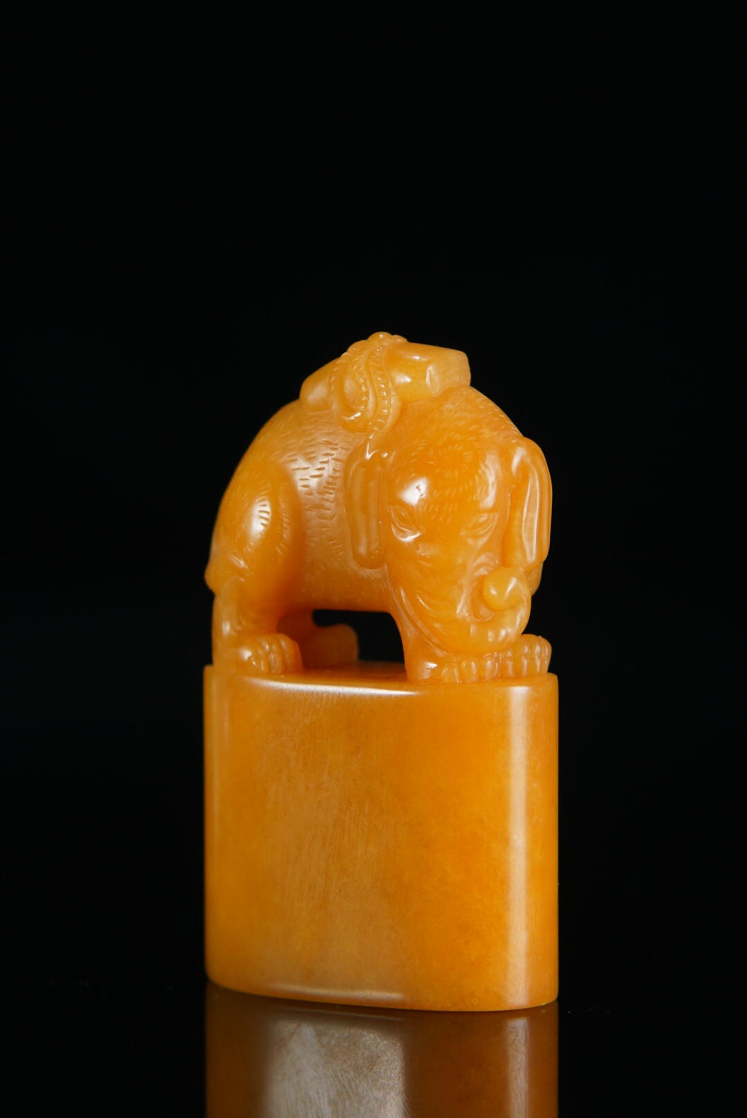 方寸藏珍·寿山田黄印章专场（一） 寿山田黄石《太平有象》椭圆钮章