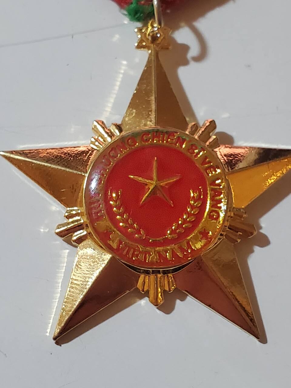 韵星假日拍卖第三十七期 -- Rimey Holidays Auction 37 越南社会主义共和国一级光荣战士奖章 最高级光荣战士 06改革后版本 铜镀金