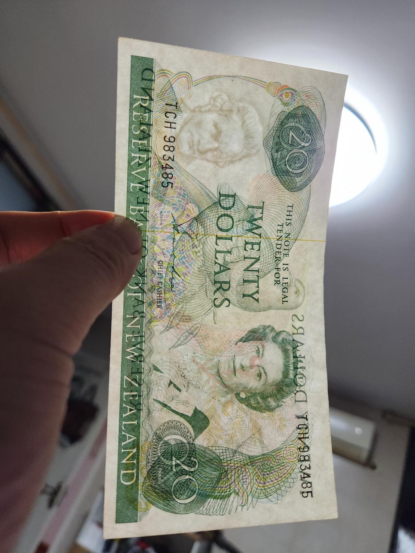 1月17号晚上8点 外国纸币自动截拍第8场 新西兰20 首签名 极美品