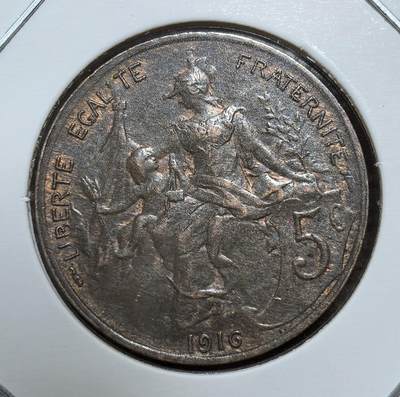 外国优质银币南亚香港苏联等专场，周六九点倒数截拍，满百包邮，持续收拍 - 带光法国1916 年5分铜币，正面是戴橄榄枝的玛丽安娜侧面像，环刻 “法兰西共和国”；背面为播种女神浮雕，环绕 “自由、平等、博爱” 箴言，醇厚包浆尽显一战时期的历史质感，是法国第三共和国钱币收藏的经典品。