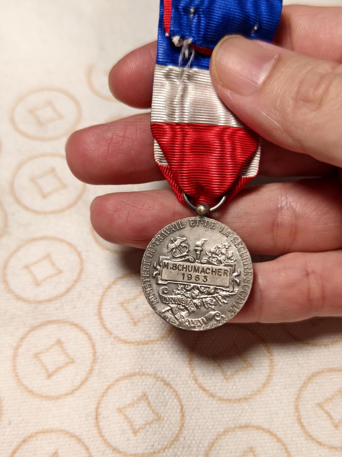 抚柳草堂-第九期章牌钱币（大寒专场） 奖章勋章限时免佣 满百包邮 放漏专场 1963法国银级劳工奖章   银质 950银带标 去掉绶带净重9.8g