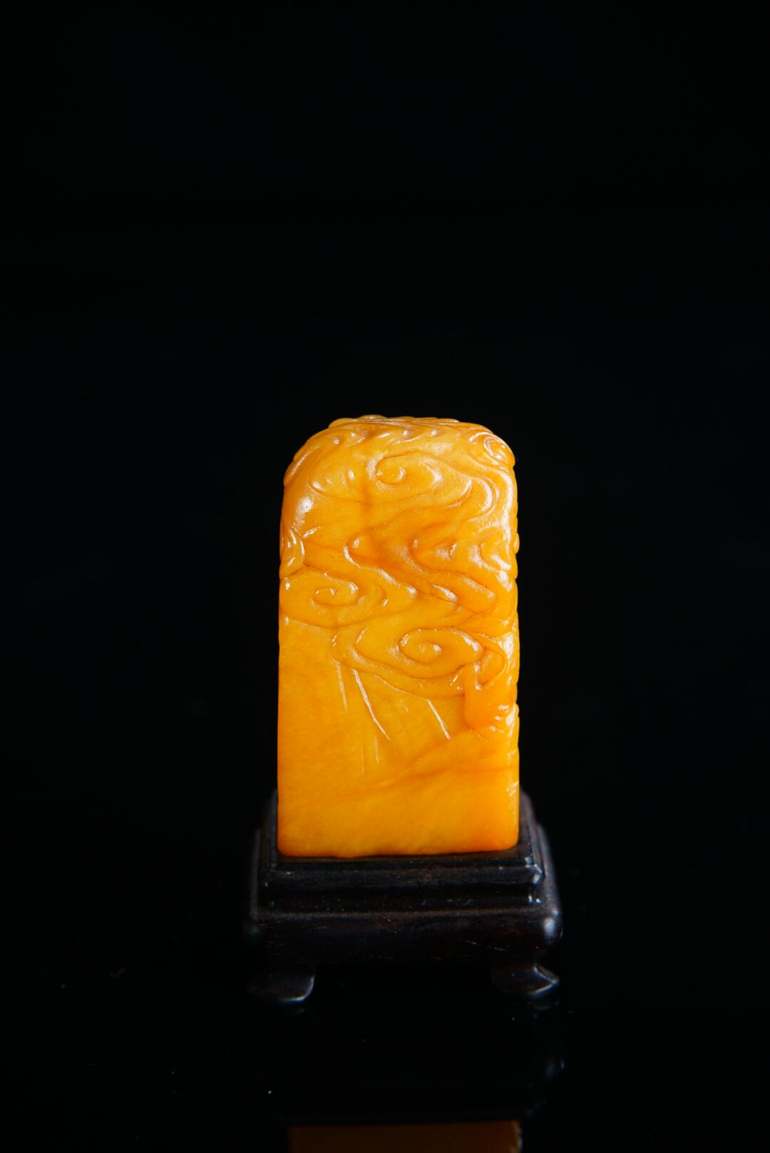 方寸藏珍·寿山田黄印章专场（二） 寿山田黄石《苍龙戏珠》钮章