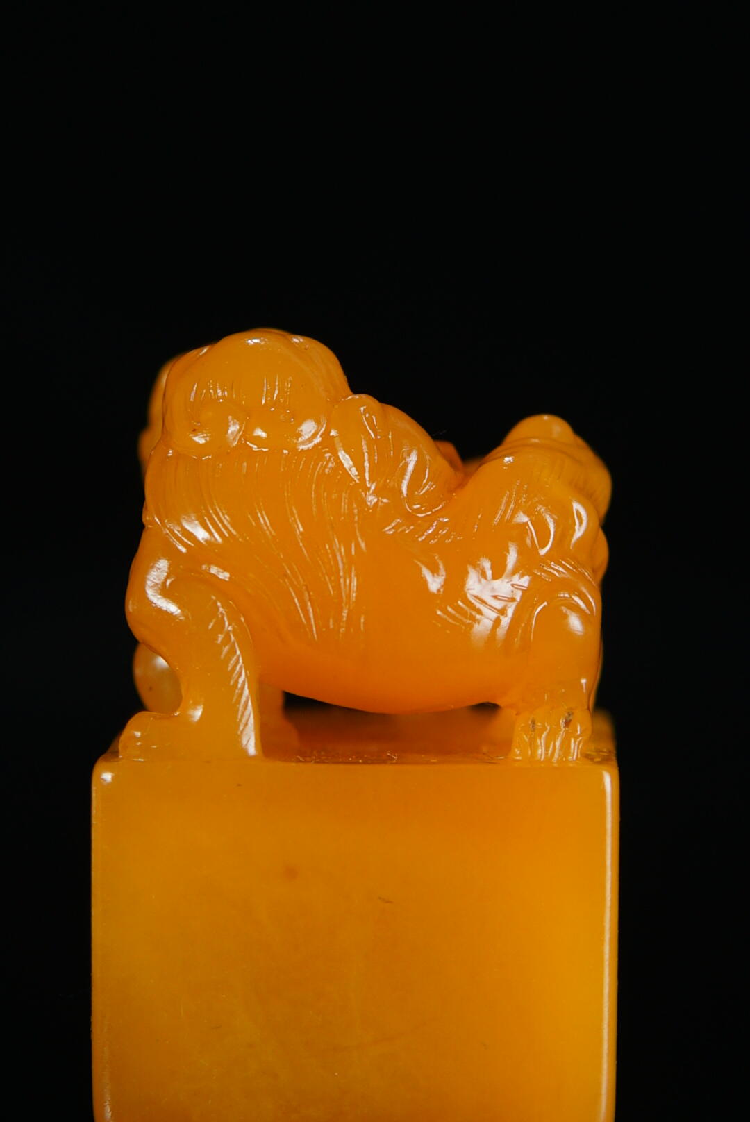 方寸藏珍·寿山田黄印章专场（一） 寿山田黄石《双螭戏球》钮章