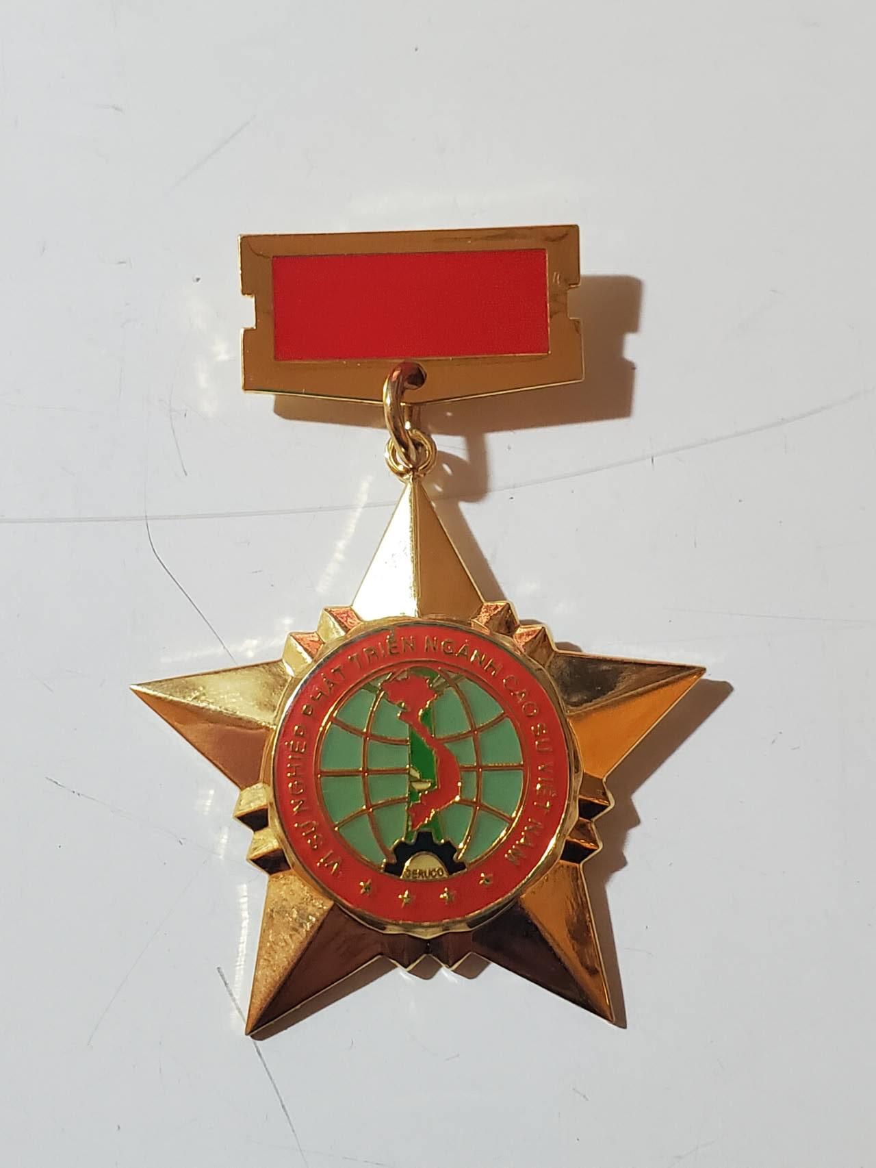 韵星假日拍卖第三十七期 -- Rimey Holidays Auction 37 越南社会主义共和国为发展橡胶和高分子材料事业贡献奖章 稀有部门 