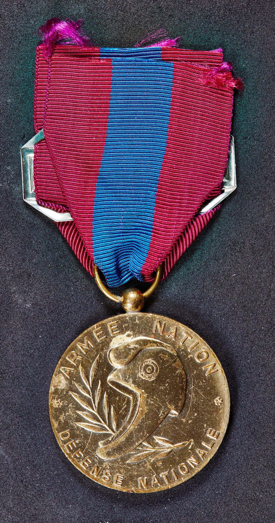 【俄甄集藏】“万象更新、马呈祥瑞”迎新春俄甄精品场-2026年(047)01-21 星期三 晚 19:30 全场包邮 法国国防军技能奖章，铜质镀金，直径：36mm