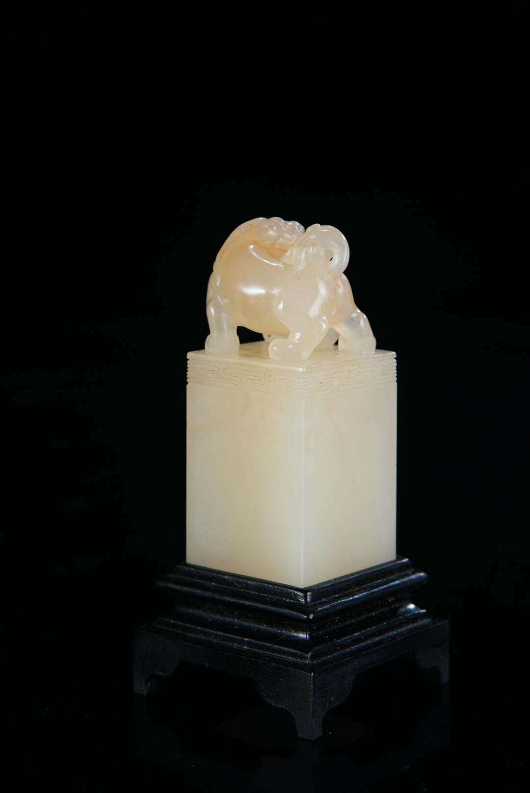 方寸藏珍·寿山田黄印章专场（二） 寿山荔枝洞石《招财进宝》钮章