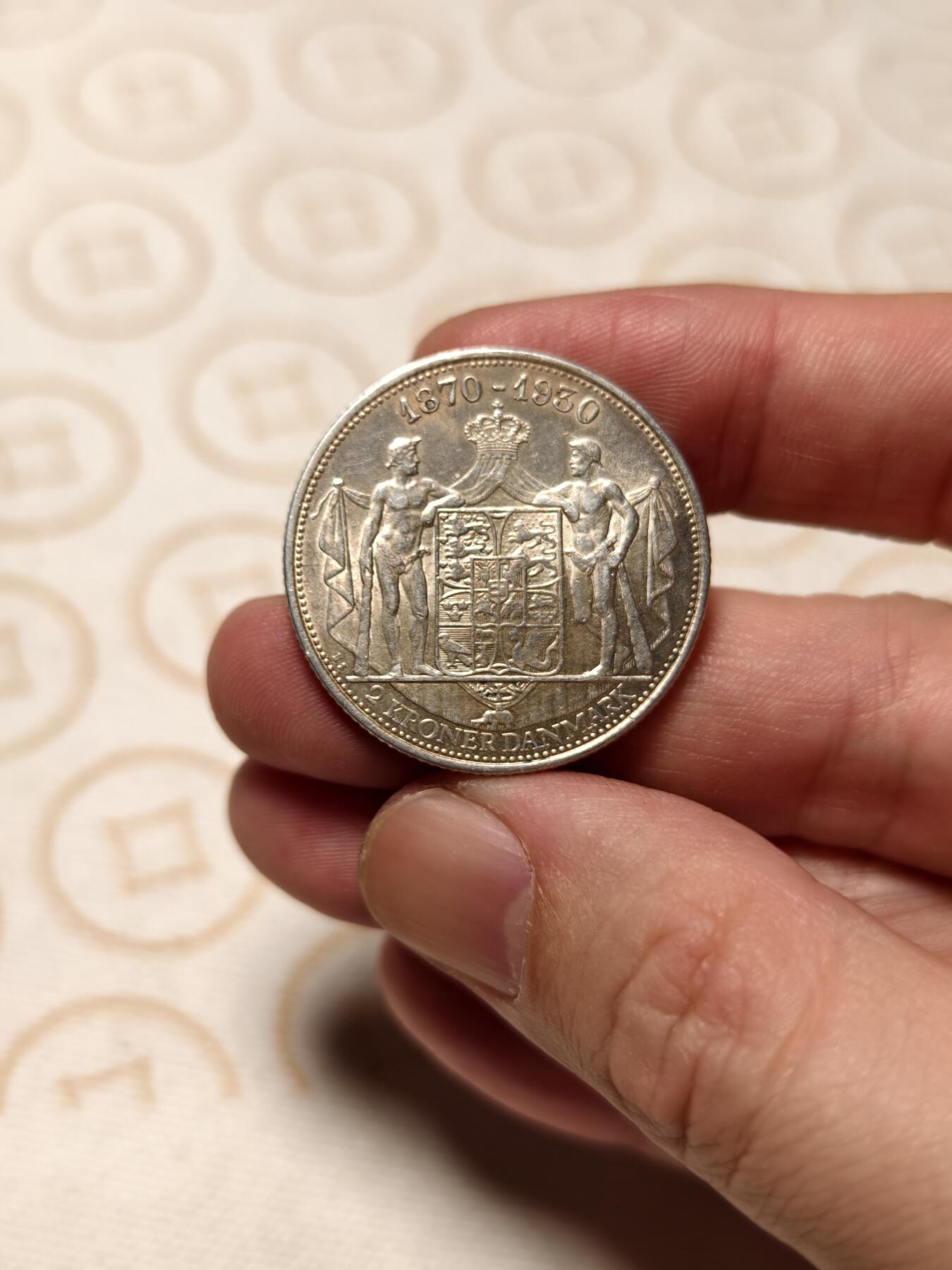 抚柳草堂-第九期章牌钱币（大寒专场） 奖章勋章限时免佣 满百包邮 放漏专场 1930丹麦克里斯蒂安十世60诞辰2克朗纪念银币  重15克 难得极美品带原光